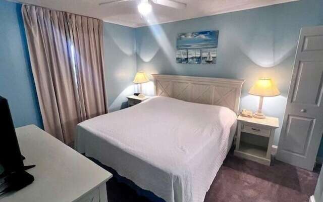 Pelican Beach 1711 1 Bedroom Condo by Pelican Beach Management