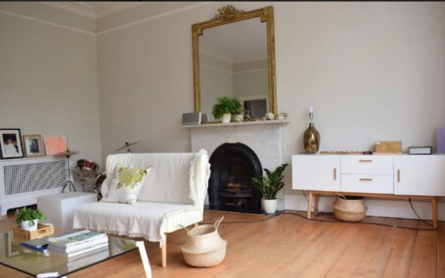 2 Bedroom Victorian Flat in Putney