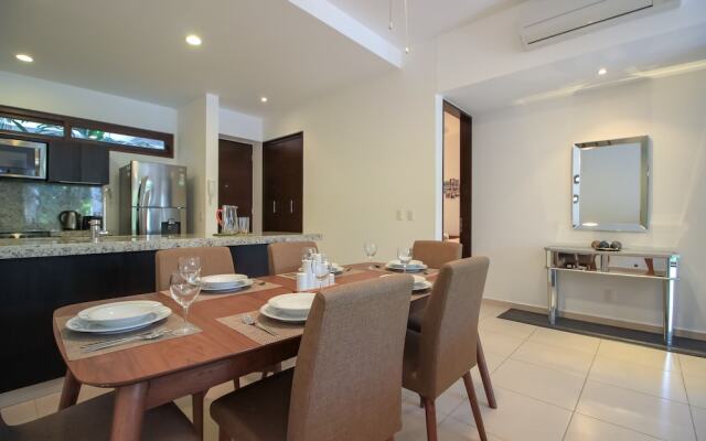 Condo with Infinity Pool View by Olahola