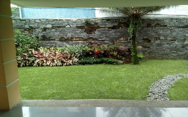 Simply Homy Guesthouse Graha Puspa