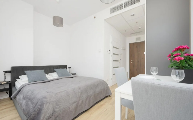 Studio With Balcony Wola by Renters