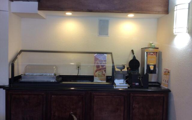 Quality Inn & Suites Coliseum