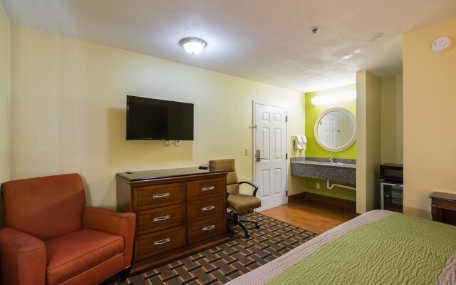 Motel 6 Savannah, GA