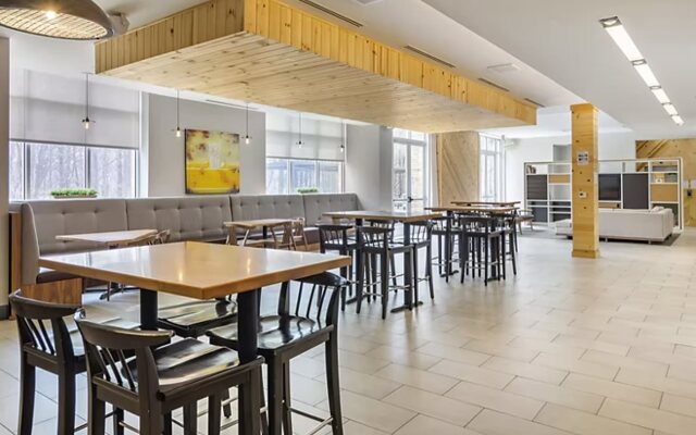 Holiday Inn Atlanta-Gas South Arena Area by IHG