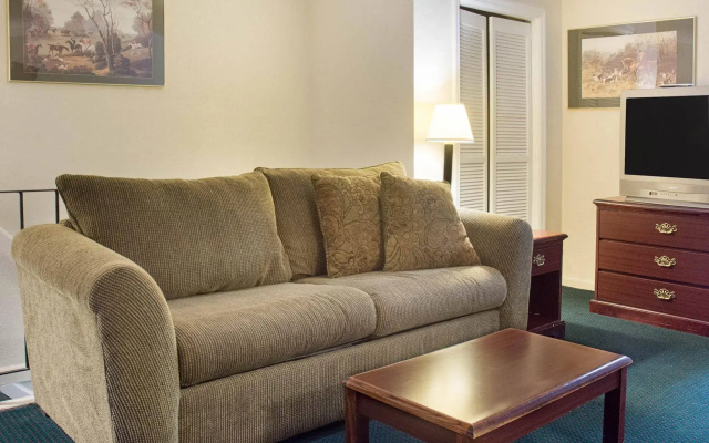 Rodeway Inn & Suites Williamsburg