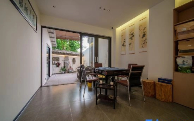 Qingyuan Homestay (Jianshui Chaoyang Building & Little Train Branch)