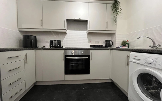 Modern Spacious Apartment in Private Grounds