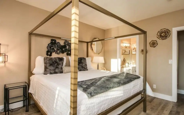 Amazing Remodeled Scottsdale 5 Bdrm W/pool!