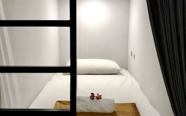 Hotel Sunset Capsule Hostel