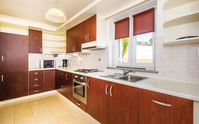 Beautiful Home in Icici With Wifi and 3 Bedrooms