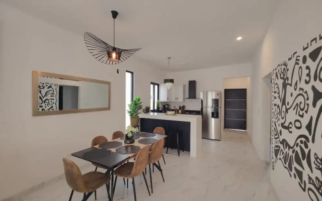 Beautiful 3bed 2bath new Home With Pool in Town