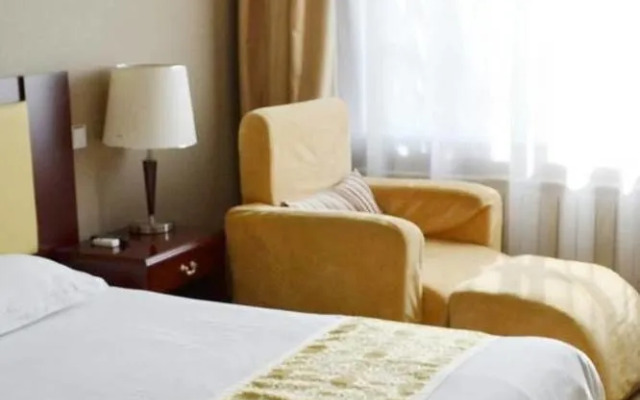 Super 8 Peony Square