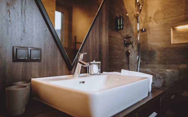 GLEMM by AvenidA Superior Hotel & Residences