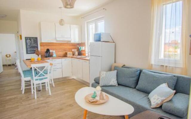 Marina Apartments Vir