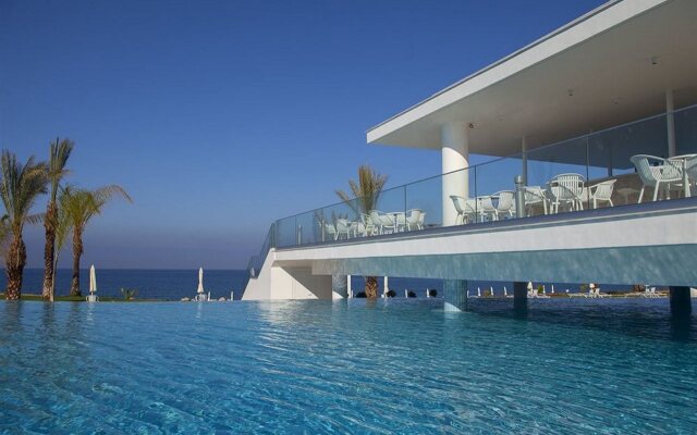 King Evelthon Beach Hotel & Resort
