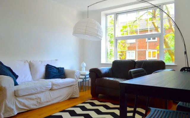 Sunny Flat in Islington