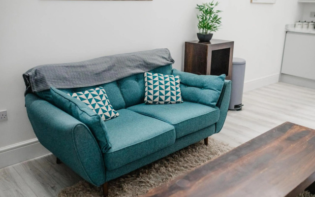 Hullidays-Theatre Hideout Apartment