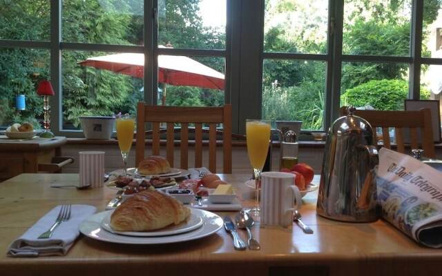 Overglen Court Bed & Breakfast