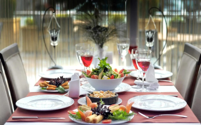 Rhiss Hotel Bostanci