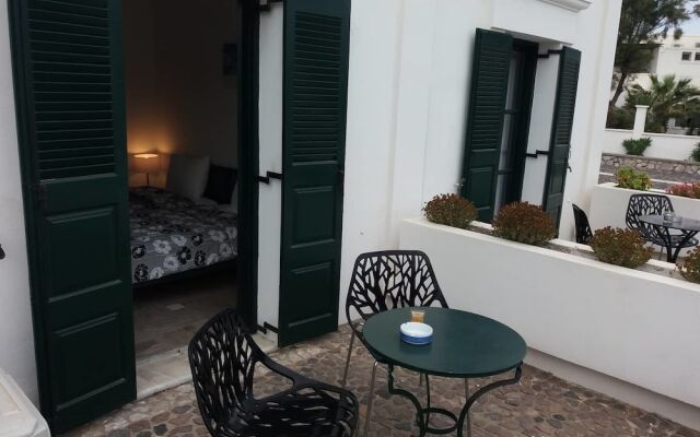 Cafe Greco Studios & Apartments
