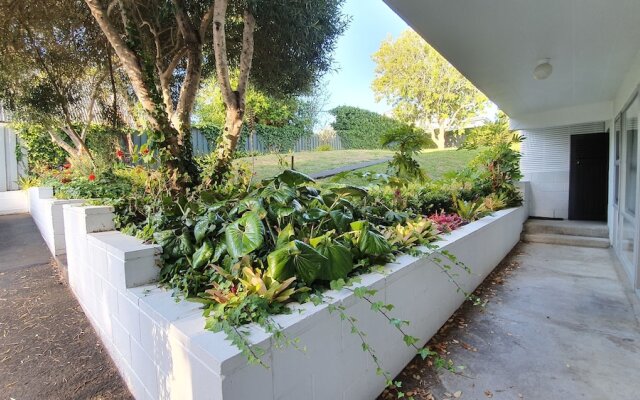Herne Bay Gem Near Beach - Carpark