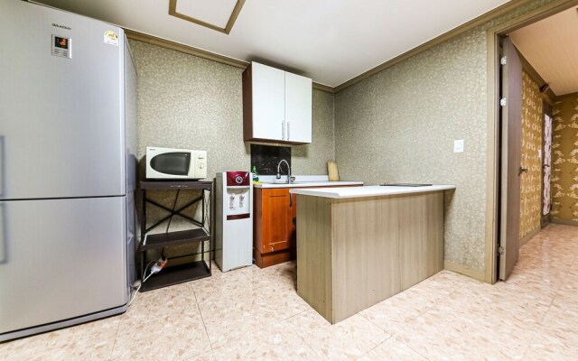 Buan Gyeokpo Chaeseok Resotel Oakville