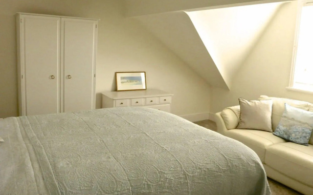 Paramount Apartments