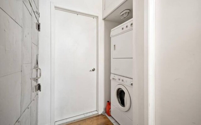 Old Montreal Street View 2BR Loft Hotel