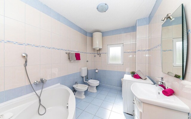 Beautiful Home in Kastel Novi With Wifi and 8 Bedrooms