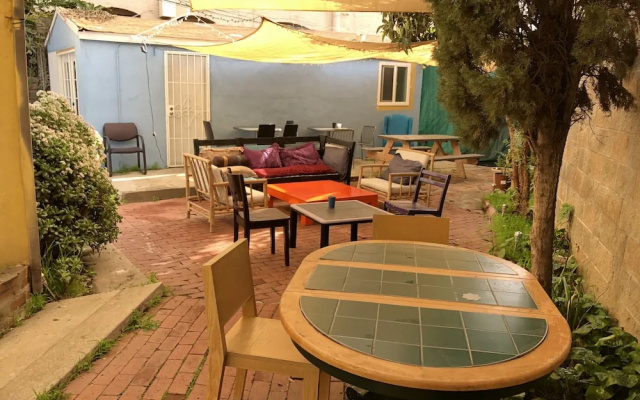 Hollywood Budget Guest Rooms