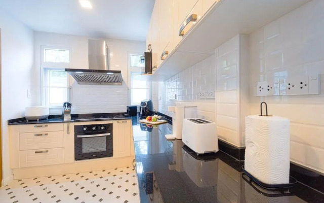 5 Bedroom Pool Villa In City Center- Bv1