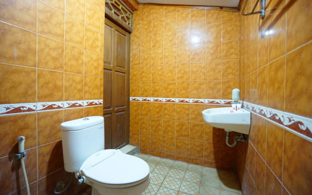 OYO 1254 Golden Lake Resort