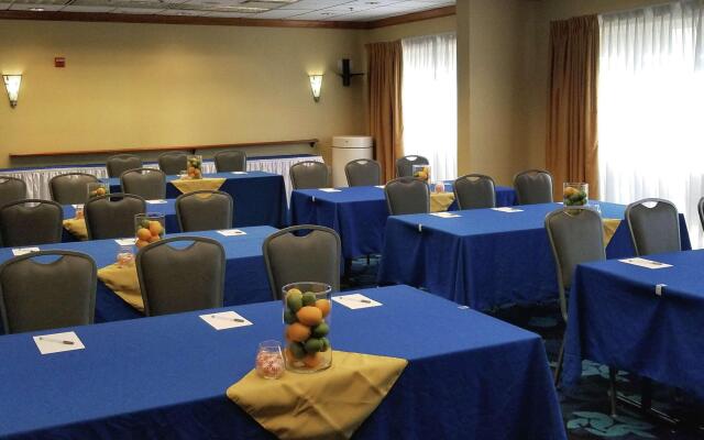 Hampton Inn & Suites Jacksonville Deerwood Park