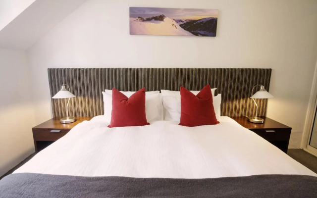 Lantern 1 Bedroom Balcony with Panoramic Alpine View