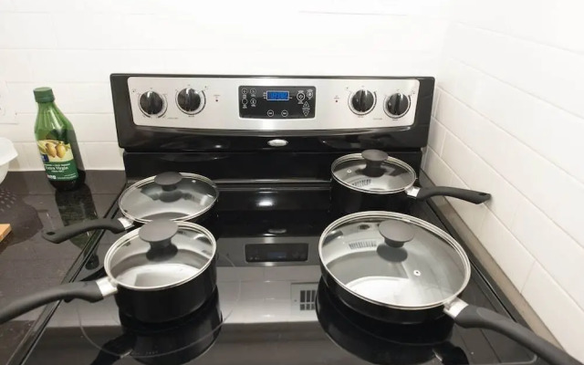 2 BR Apartment Pool Sleeps 6