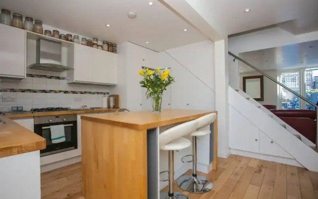 Stunning 3 Bedroom House With Garden in Battersea