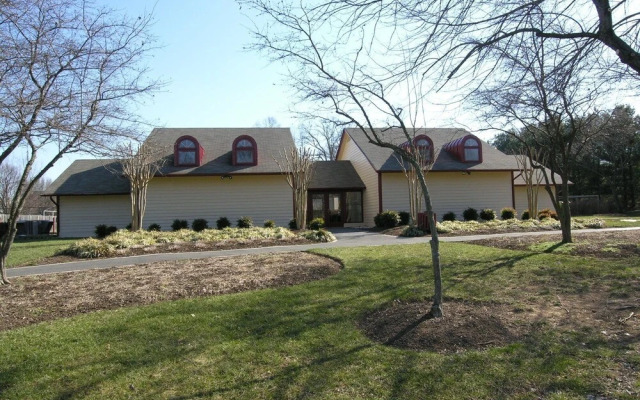 Top Rated Townhome - Our Reviews say it All. Large Discount During Pandemic. Self Checkin, Pet Friendly! Super-host Support