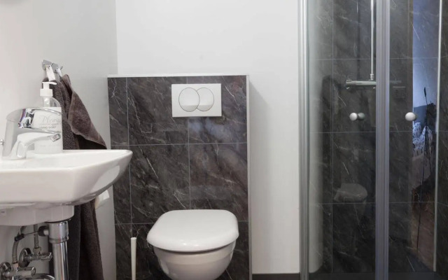 Guesthouse Garun, Skolavellir
