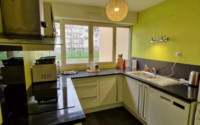 Cozy City Retreat With Balcony, Le Mans