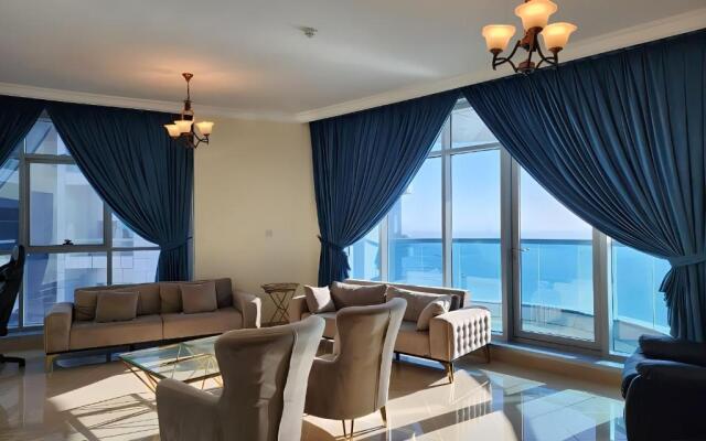 Awesome 2 bedroom apartment with beachfront