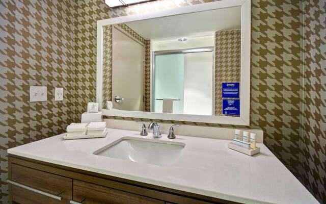 Home2 Suites Wichita Downtown Delano, Ks