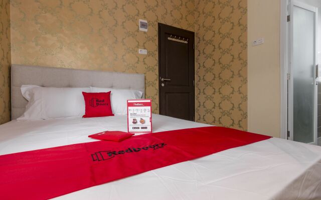 RedDoorz Plus @ Cipete Damai