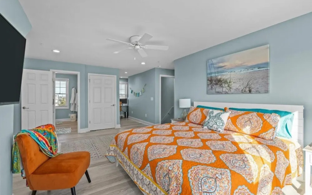 Atlantic Blue 4 Bedroom Townhouse by RedAwning