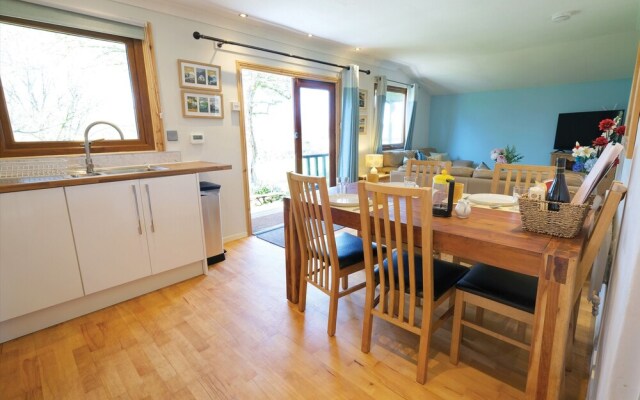 Merlins Cabin - 2 Bed - Blaen Cedi Farm