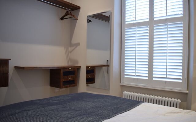 Modern 2 Bedroom Flat Central to Wimbledon