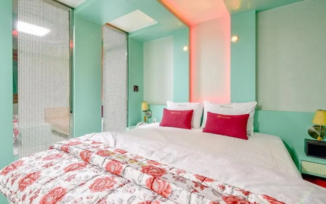 Click 21 Motel