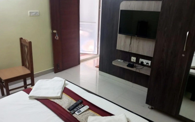 The Posh Residency, Ecr