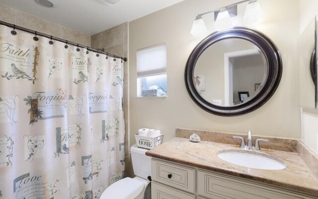 Centrally Located Pet-friendly Home With spa and Pool