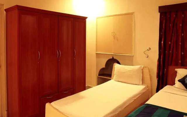 Rossa Hospitality IB 157