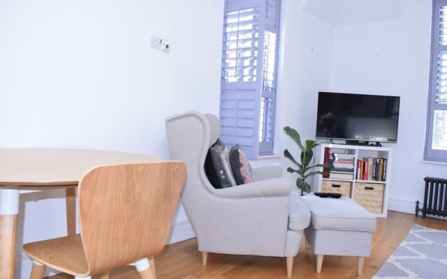 Beautiful 1 Bedroom House in East London